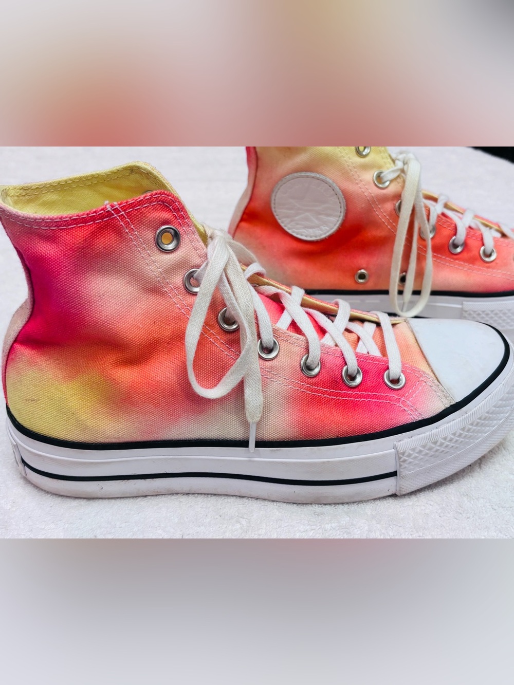 Almost Brand New Women’s Converse All Stars - size 7.5 - box 25